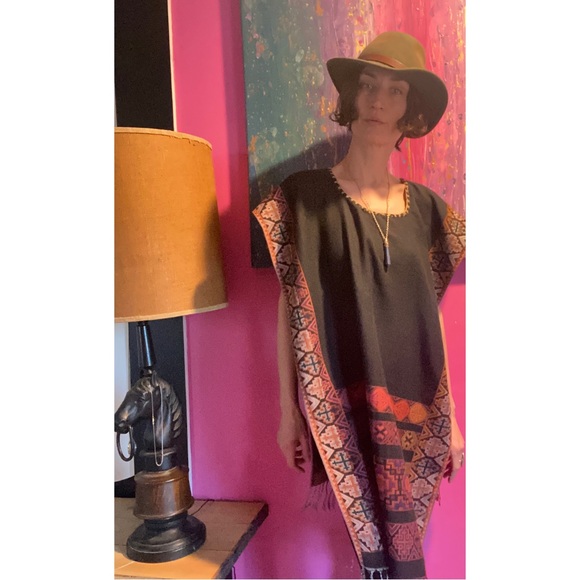 Beautiful Bohemian Fringed Tunic Poncho Loungewear Layering Dress w/ Open Sides - Picture 4 of 10